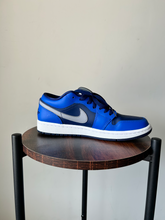 Load image into Gallery viewer, Nike Womens Athletic Shoes Womens 8.5
