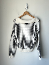 Load image into Gallery viewer, Edikted Sweater Size Small
