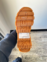 Load image into Gallery viewer, Sorel Boots Womens 6
