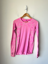 Load image into Gallery viewer, Lululemon Athletic Top Size Small
