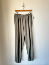 Load image into Gallery viewer, Skims Athletic Pants Size Medium
