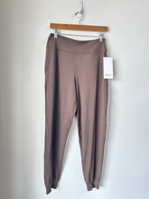 Load image into Gallery viewer, Lululemon Athletic Pants Size Medium
