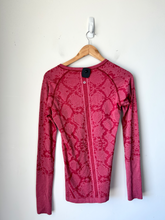 Load image into Gallery viewer, Lululemon Athletic Top Size Small
