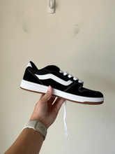 Load image into Gallery viewer, Vans Casual Shoes Womens 8
