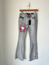 Load image into Gallery viewer, Ed Hardy Pants Size 3/4 (27)
