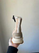 Load image into Gallery viewer, Sorel Boots Womens 6
