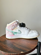 Load image into Gallery viewer, Jordan Womens Athletic Shoes Womens 7.5
