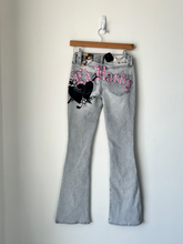 Load image into Gallery viewer, Ed Hardy Pants Size 3/4 (27)
