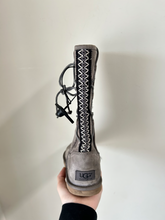 Load image into Gallery viewer, Uggs Boots Womens 7
