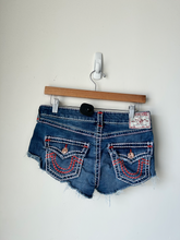 Load image into Gallery viewer, True Religion Shorts Size 28
