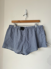 Load image into Gallery viewer, Shorts Size Large

