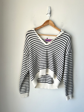 Load image into Gallery viewer, Edikted Sweater Size Small
