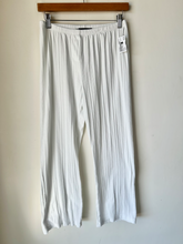 Load image into Gallery viewer, Brandy Melville Pants Size Small
