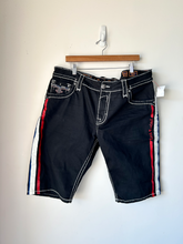 Load image into Gallery viewer, Rock Revival Shorts Size 40
