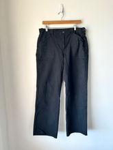 Load image into Gallery viewer, American Eagle Pants Size 11/12 (31)
