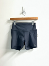Load image into Gallery viewer, Alo Athletic Shorts Size Small
