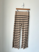 Load image into Gallery viewer, Fashion Nova Pants Size Large
