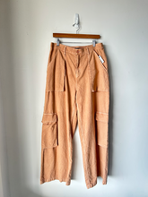 Load image into Gallery viewer, Forever 21 Pants Size Extra Large
