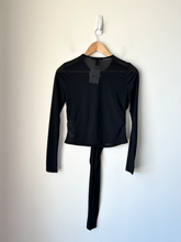 Load image into Gallery viewer, Forever 21 Long Sleeve Top Size Small
