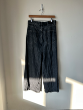 Load image into Gallery viewer, Bdg Denim Size 3/4 (27)
