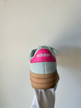 Load image into Gallery viewer, Adidas Womens Athletic Shoes Womens 7.5
