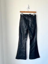 Load image into Gallery viewer, American Eagle Pants Size 3/4 (27)
