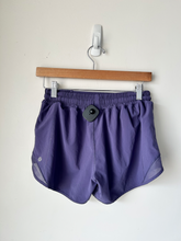 Load image into Gallery viewer, Lululemon Athletic Shorts Size Small
