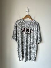 Load image into Gallery viewer, Champion T-shirt Size Extra Large
