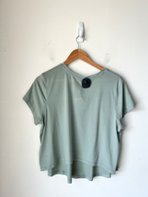 Load image into Gallery viewer, Lululemon Athletic Top Size Extra Large
