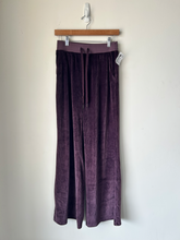 Load image into Gallery viewer, Victoria's Secret Athletic Pants Size Small

