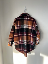 Load image into Gallery viewer, American Eagle Heavy Outerwear Size Small
