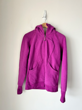 Load image into Gallery viewer, Lululemon Sweatshirt Size Medium
