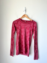 Load image into Gallery viewer, Lululemon Athletic Top Size Small
