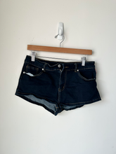 Load image into Gallery viewer, Fashion Nova Shorts Size Large
