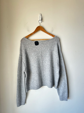Load image into Gallery viewer, American Eagle Sweater Size Large
