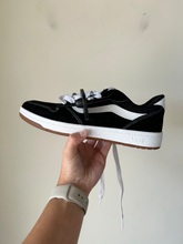 Load image into Gallery viewer, Vans Casual Shoes Womens 8
