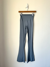 Load image into Gallery viewer, Lululemon Athletic Pants Size 3/4 (27)
