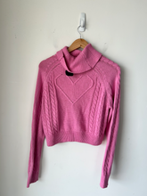 Load image into Gallery viewer, Forever 21 Sweater Size Medium

