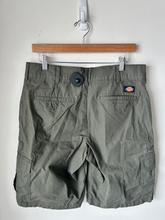 Load image into Gallery viewer, Dickies Shorts Size 32
