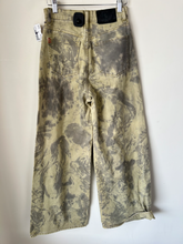 Load image into Gallery viewer, Bdg Pants Size 2 (26)
