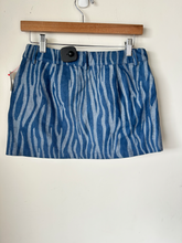 Load image into Gallery viewer, White Fox Short Skirt Size Small
