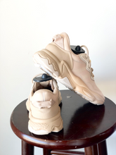 Load image into Gallery viewer, Adidas Womens Athletic Shoes Womens 7
