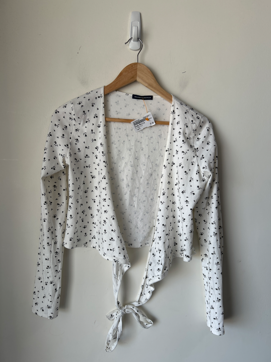 Brandy Melville Long Sleeve T-Shirt Size Small