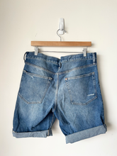 Load image into Gallery viewer, H &amp; M Shorts Size 34

