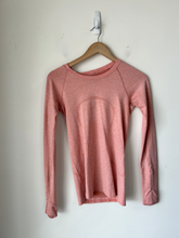Load image into Gallery viewer, Lululemon Athletic Top Size Large
