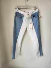 Load image into Gallery viewer, Levi Denim Size 2 (26)
