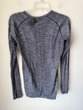 Load image into Gallery viewer, Lululemon Athletic Top Size Small
