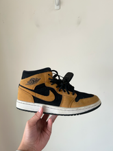 Load image into Gallery viewer, Nike Casual Shoes Womens 7
