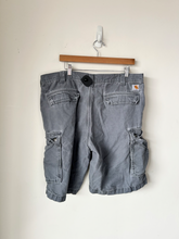 Load image into Gallery viewer, Carhartt Shorts Size 40
