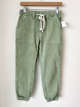 Load image into Gallery viewer, American Eagle Pants Size 2 (26)
